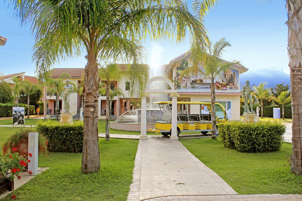 Club Esse Aquilia Beach Village Badolato Marina Ngoại thất bức ảnh